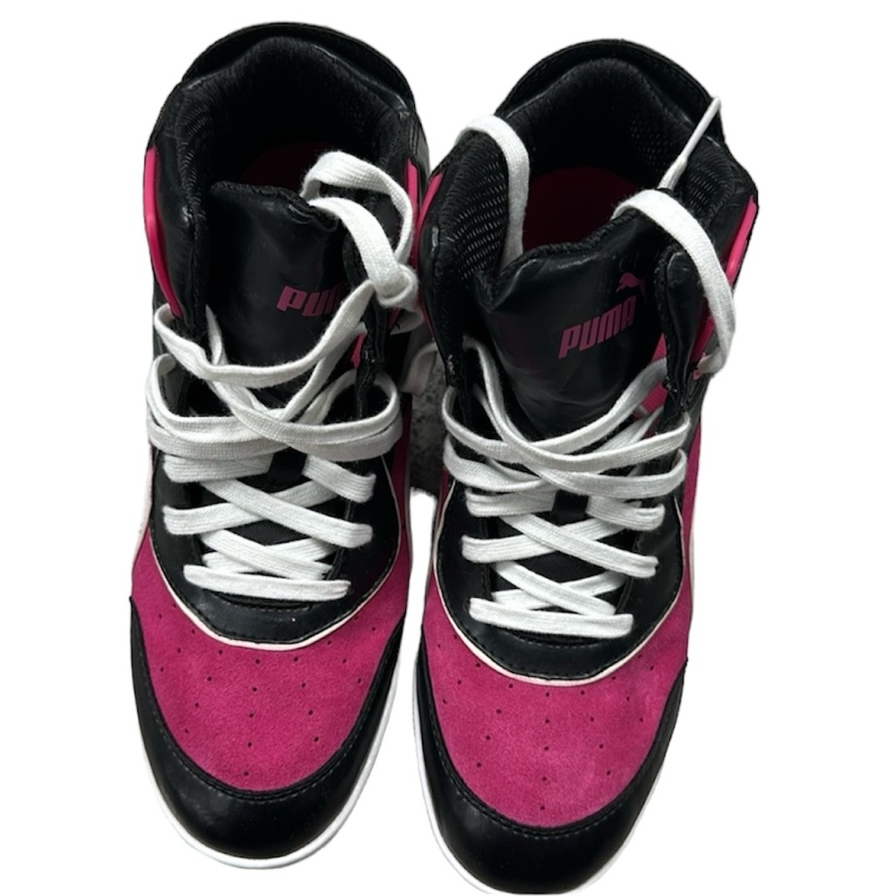 Women’s puma sneakers(like new)